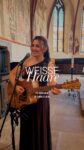 Ein Lied über die Liebe, die bleibt. Über gemeinsame Jahre, kleine Momente und den Wunsch, irgendwann gemeinsam alt zu werden. 🤍

„Weiße Haare“ von @floriankunstler – und jedes Mal aufs Neue Gänsehaut bei der Trauung. 🥹✨

Welcher Song darf bei eurer Hochzeit auf keinen Fall fehlen? 🤍

#hochzeitssängerin #hochzeitsmusik #trauung #hochzeitssong #weddingmusic floriankünstler weißehaare hochzeit2027 hochzeit2026 freietrauung kirchlichetrauung gänsehautmoment